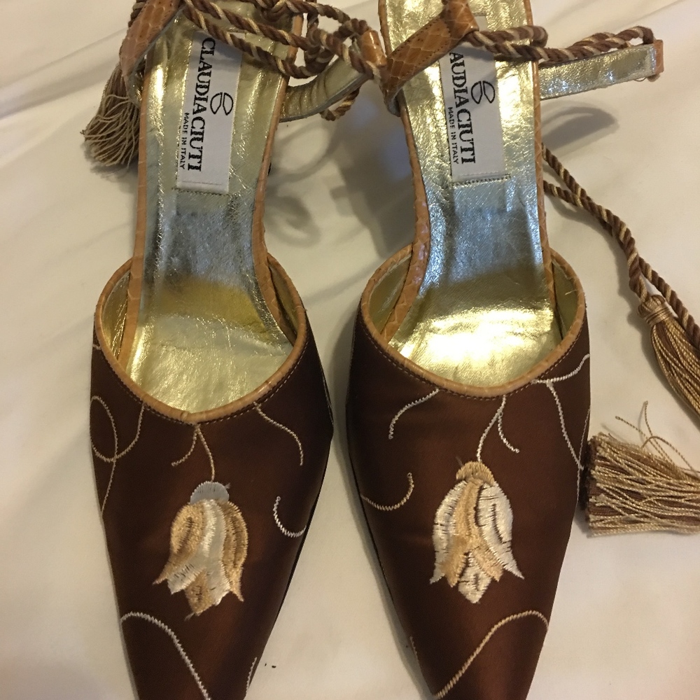 Pre-owned Claudia Ciutti Bronze Satin Pump Sz 8.5